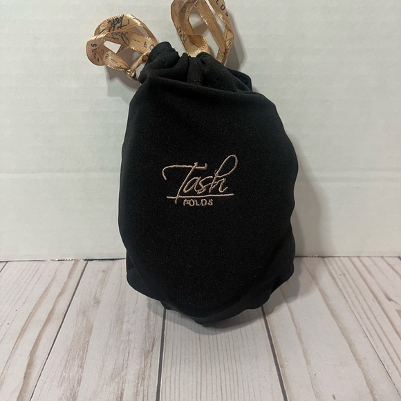 Tash Folds - Picture 7 of 9